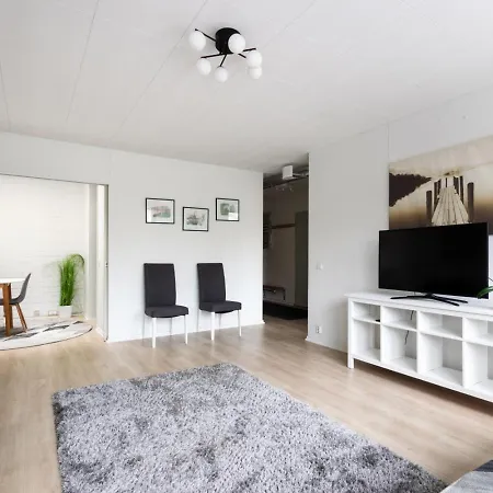 Apartment Spacious And Cozy 2-room For 4 In Kaivoksela, Vantaa Vantaa