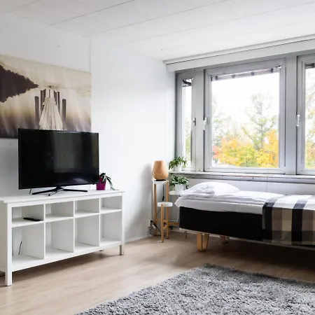 Spacious And Cozy 2-room For 4 In Kaivoksela, 아파트 반타