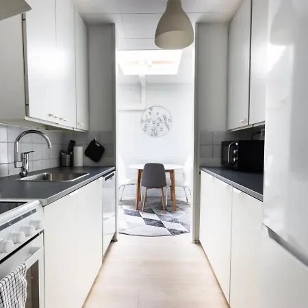 아파트 Spacious And Cozy 2-room For 4 In Kaivoksela, *