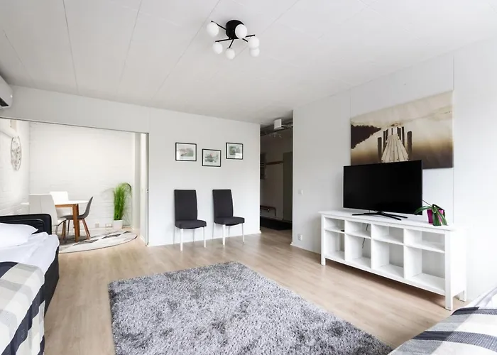 Apartment Spacious And Cozy 2-room For 4 In Kaivoksela, Vantaa Vantaa