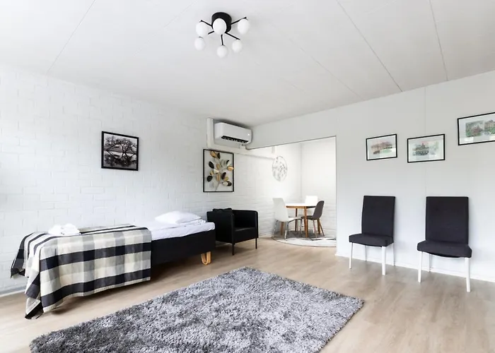 Spacious And Cozy 2-room For 4 In Kaivoksela, Vantaa *