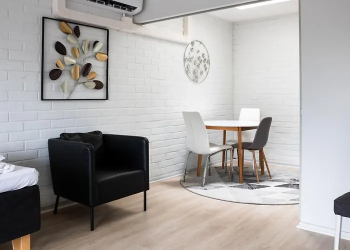 Spacious And Cozy 2-room For 4 In Kaivoksela, Vantaa Vantaa